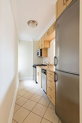 4th image of 10 Downing St APT 4a