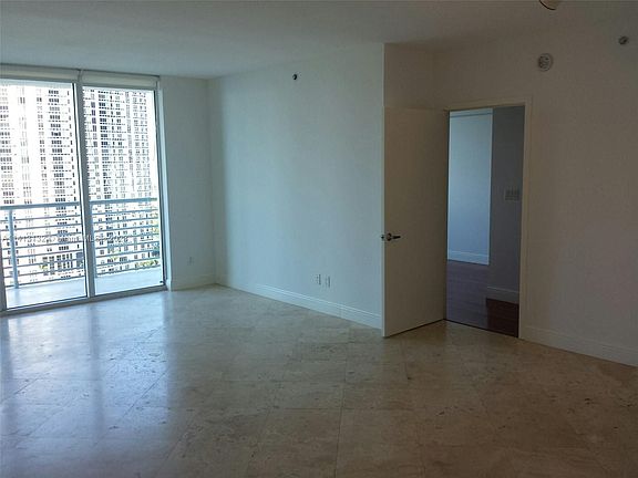 4th image of 325 Biscayne Blvd #1819