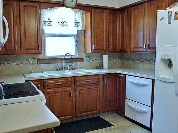 5th image of 332 N Washington St