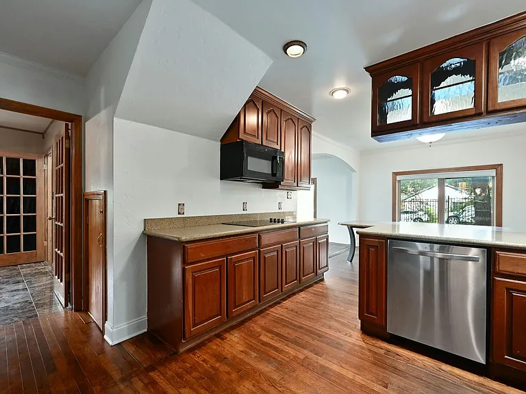 2829 San Gabriel St — Photo 9
