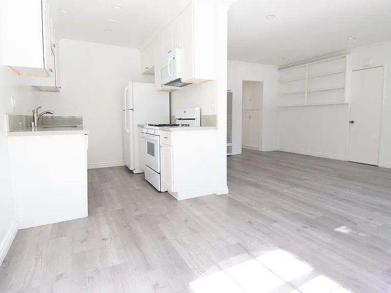 10385 W Olympic Blvd — Photo 1
