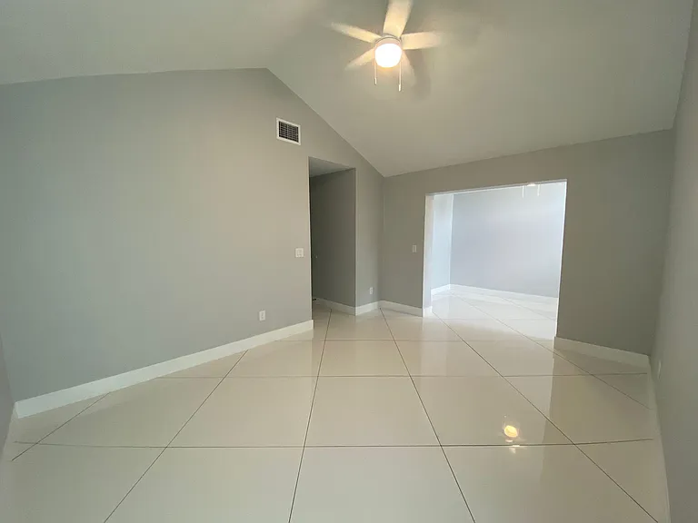 2032 Gregory Dr — Photo 15