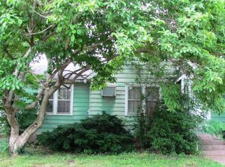 112 James St, Carterville, IL 62918