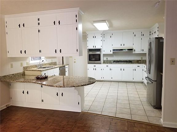 2nd image of 4665 Stonehenge Dr