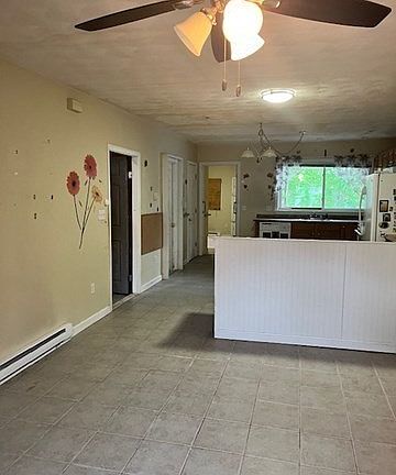 5th image of 105 Lexington St