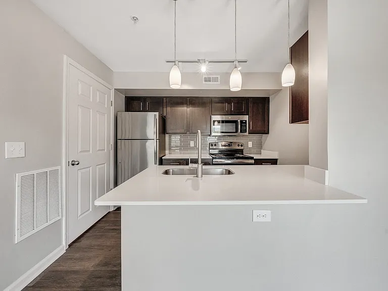 Sunscape Apartments — Photo 8