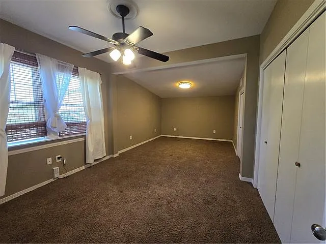 300 Saint Charles Blvd — Photo 17