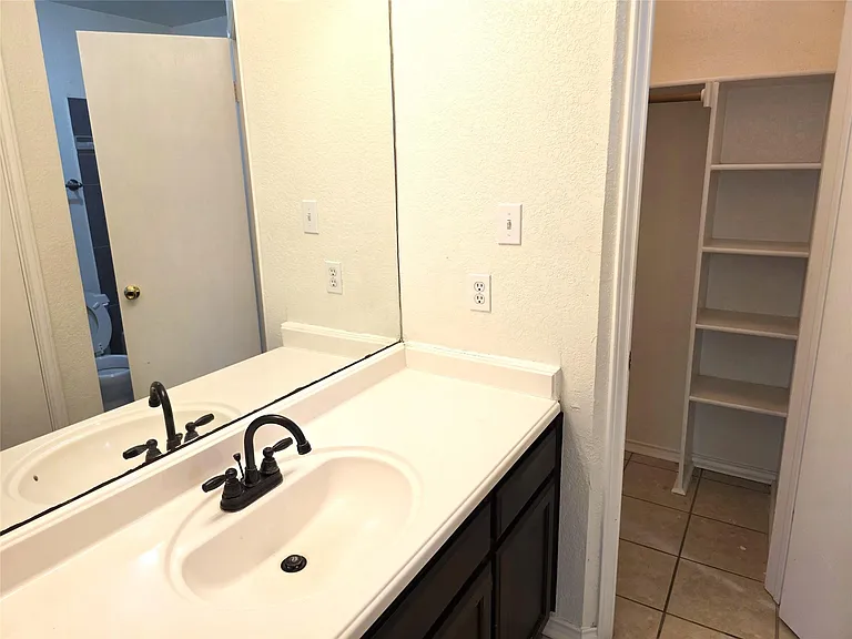 1600 Hollow Tree Blvd — Photo 15
