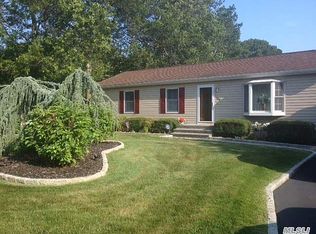 102 Log Rd, Patchogue, NY 11772