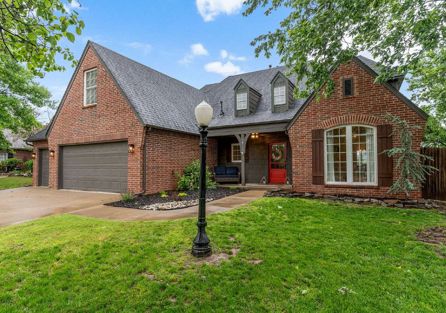 4 Beds | 2.5 Baths | Golf Course Views + 3-Car Garage in Quiet Owasso Cul-de-Sac — Photo 1