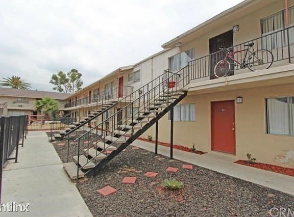 3rd image of 1415 E Date St APT 117