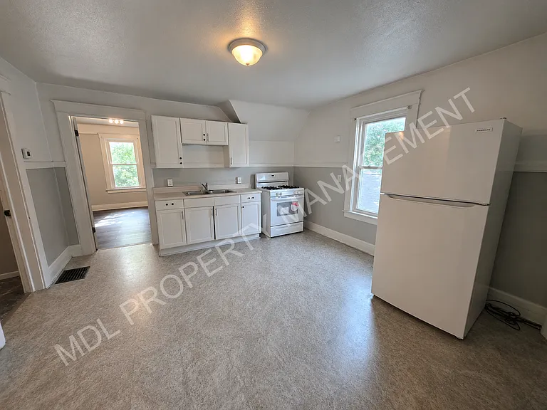 2120 Stark St. — Photo 2