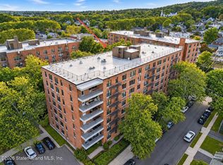 100 Colfax Ave APT 4B, Staten Island, NY 10306
