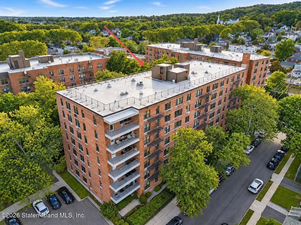 100 Colfax Ave APT 4B, Staten Island, NY 10306