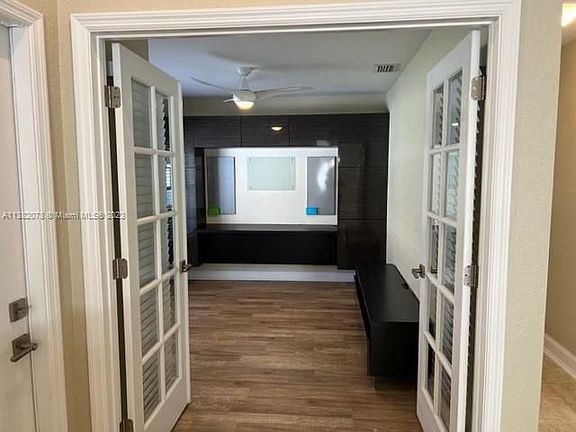 3rd image of 937 Jade Ct