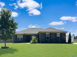 100 Lois Mance Ln, New Market, AL 35761