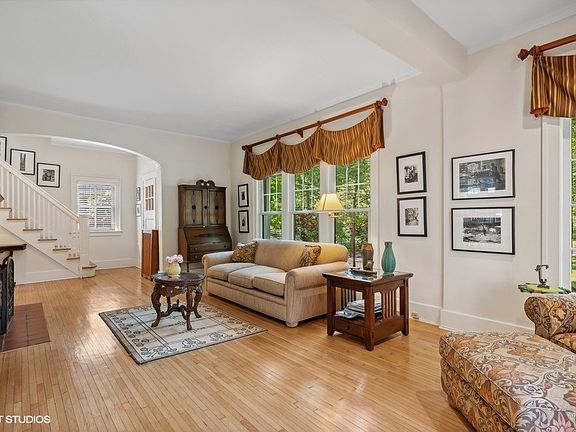 3rd image of 798 Judson Ave