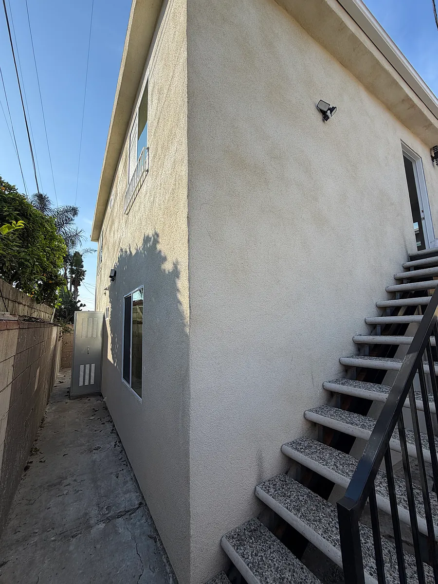 Building Photo - 274 E 47th St #1/2