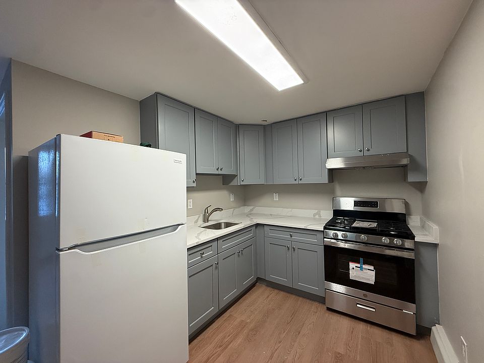 1st image of 188 Seaman St APT 2