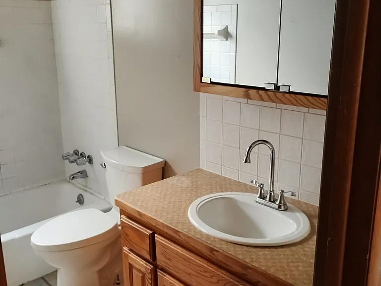 upstairs bathroom with tub-shower/sink/toilet