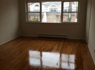 35 Mary St, Staten Island, NY 10304
