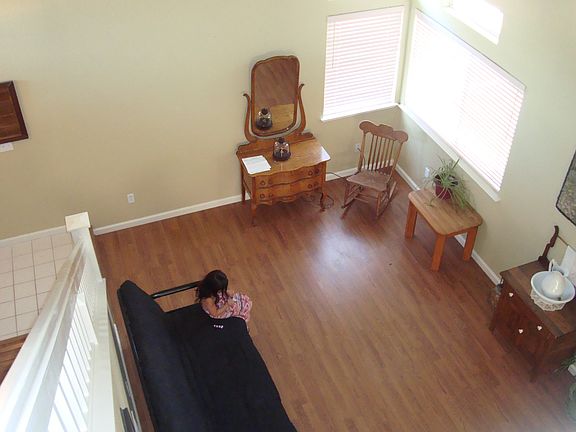 3rd image of 402 Samantha Pl