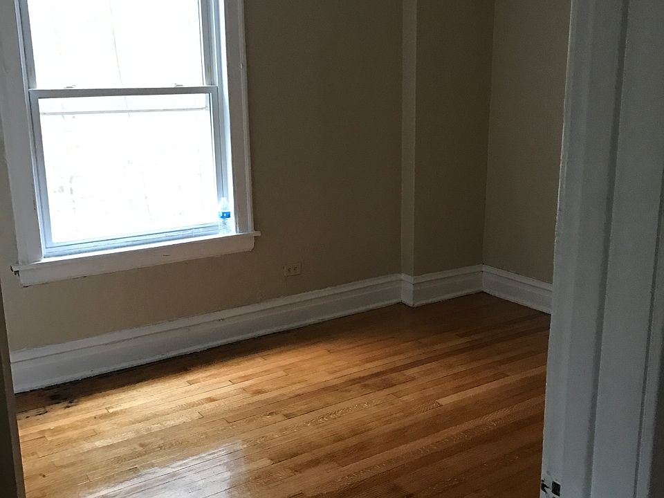 2nd image of 6429 N Oakley Ave #1