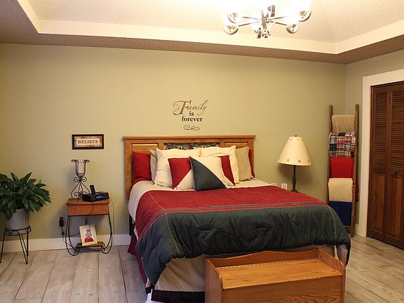 5th image of 804 SE 15th St