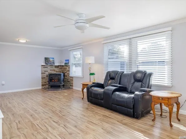 98 Village Circle #98, Manorville, NY 11949