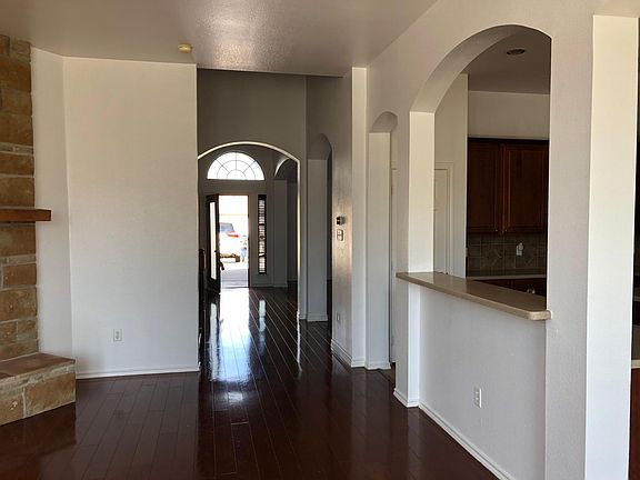 4th image of 5923 Lorenzo Dr