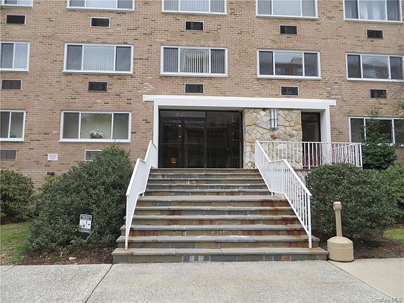 2nd image of 414 Benedict Ave APT 2C