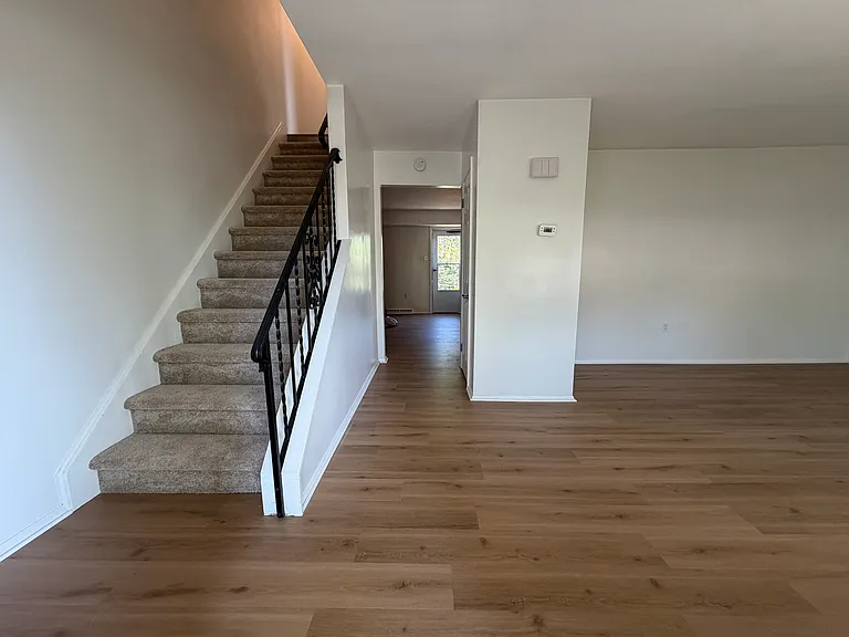 325 Griffith Dr #327 — Photo 3