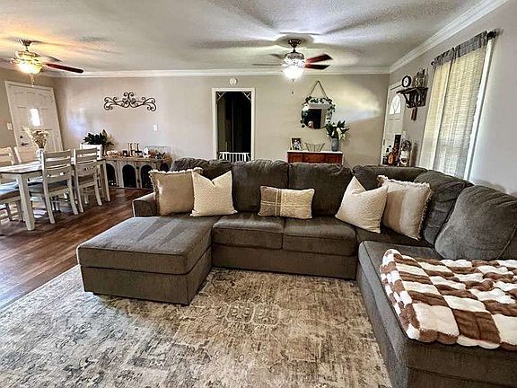 3rd image of 41 W Collins St