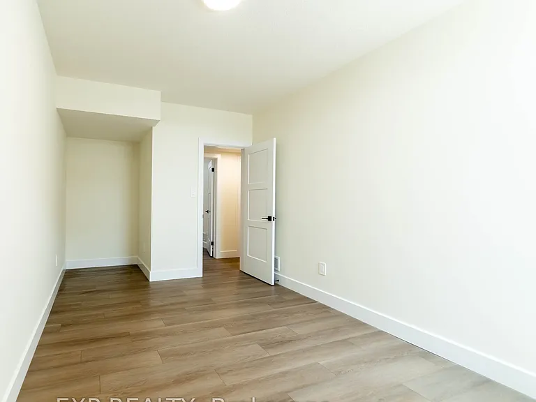 266 Hesselman Cres #BASEMENT — Photo 24