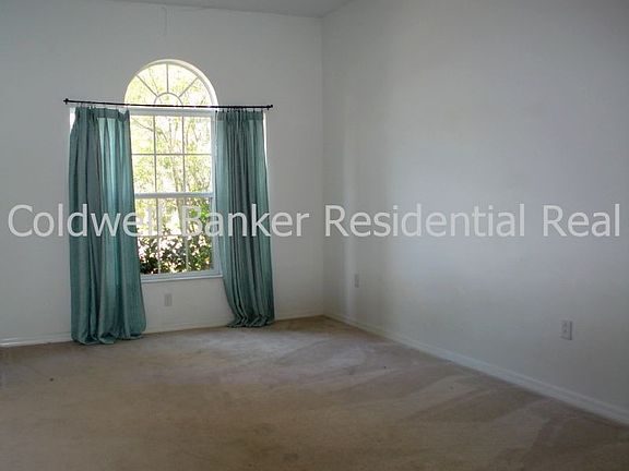 Large dining area/bonus room