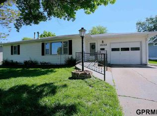 1232 Sunset Dr, Bellevue, NE 68005