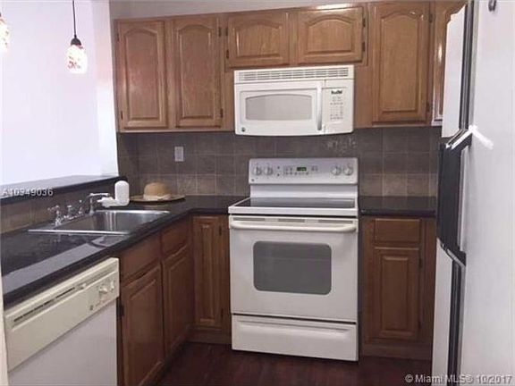 4th image of 8185 NW 7th St #0