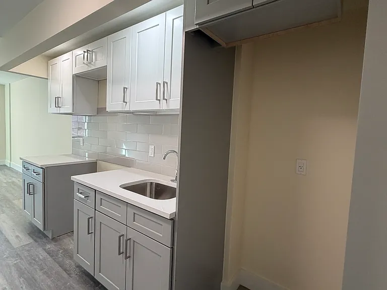 2512 Bronx Park E #G — Photo 6