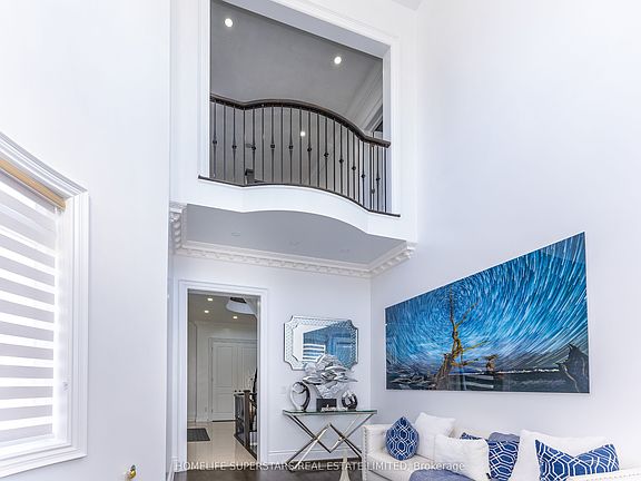 2nd image of 190 Torrey Pines Rd