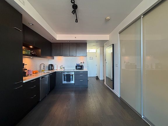 4th image of 2550 Spruce St #204