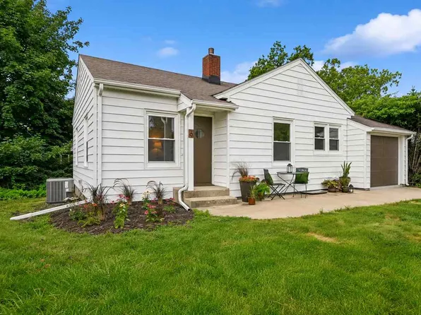 6 Kirkwood Cir, Iowa City, IA 52240