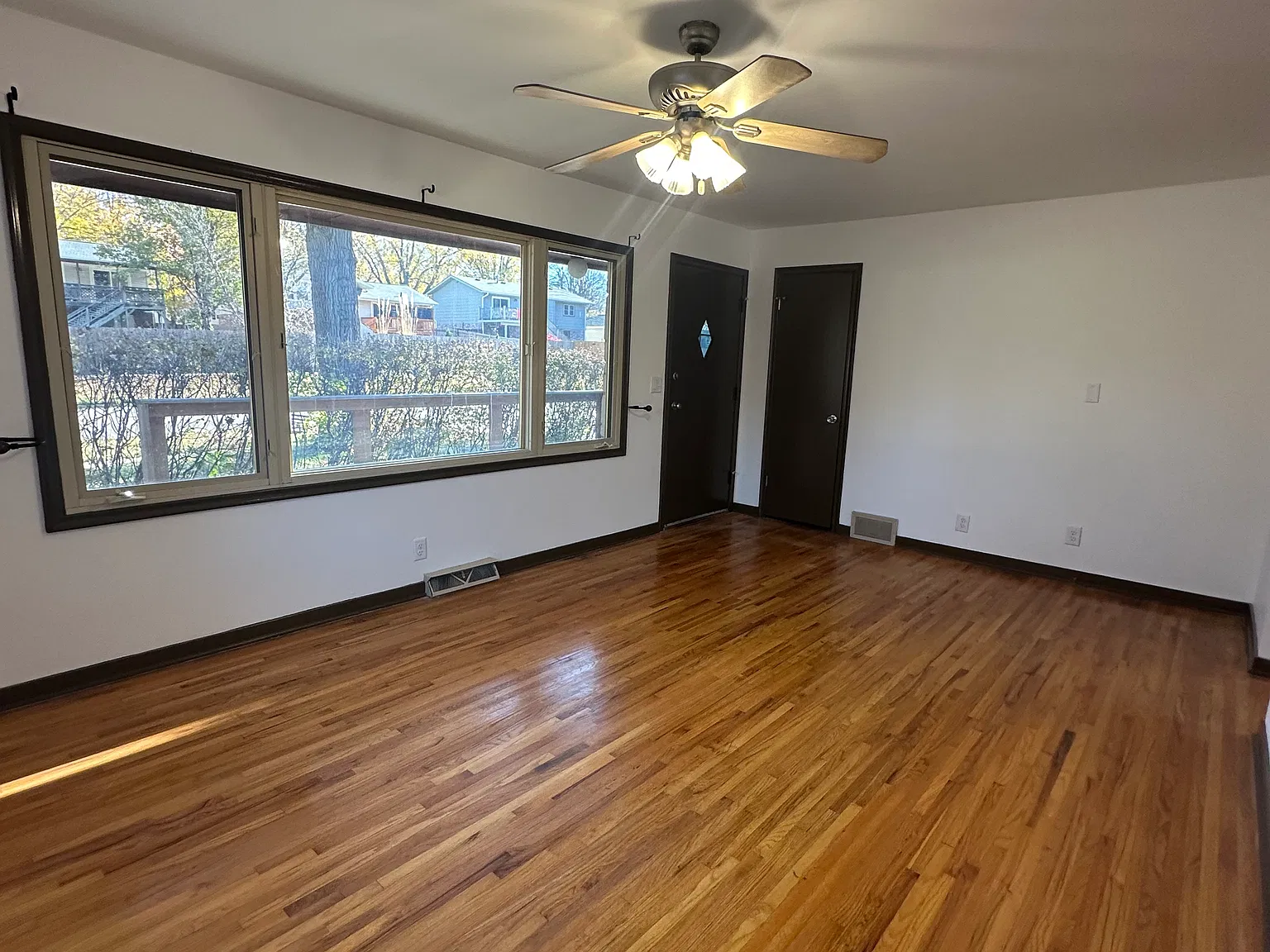 3 bed, 1650 sqft, $1,600 — Photo 2