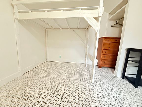 3rd image of 312 Ruxton Ave APT 5