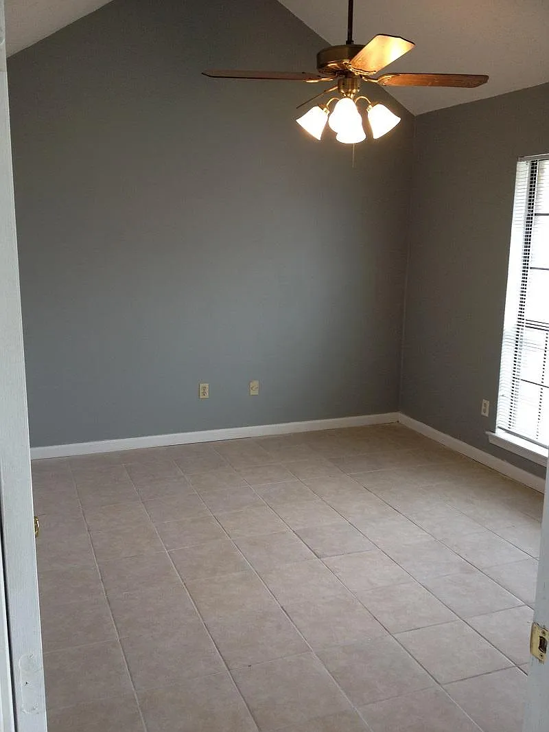 2 bed, 912 sqft, $1,000 — Photo 3