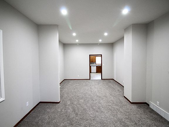 3rd image of 6420 Kearney Ave