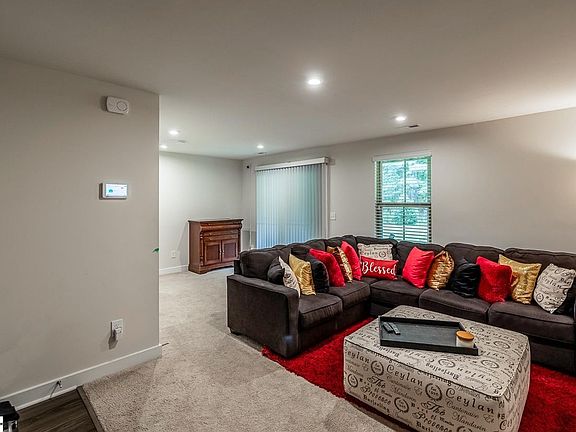 3rd image of 139 Eagle Wood Dr
