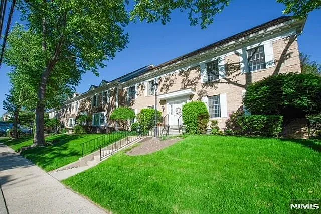 11 S Maple Ave #B — Photo 18