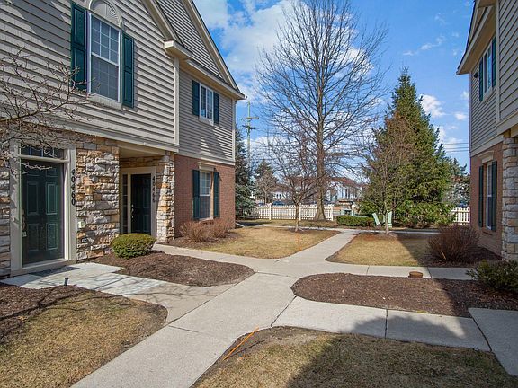 2nd image of 40460 Bay Harbor Ln