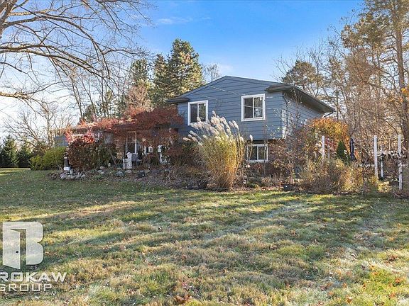 2nd image of 10490 Green Rd