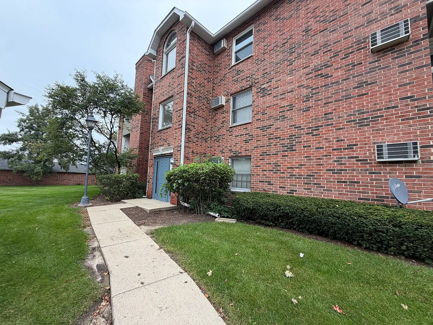 2 bed, 1000 sqft, $1,750 — Photo 2